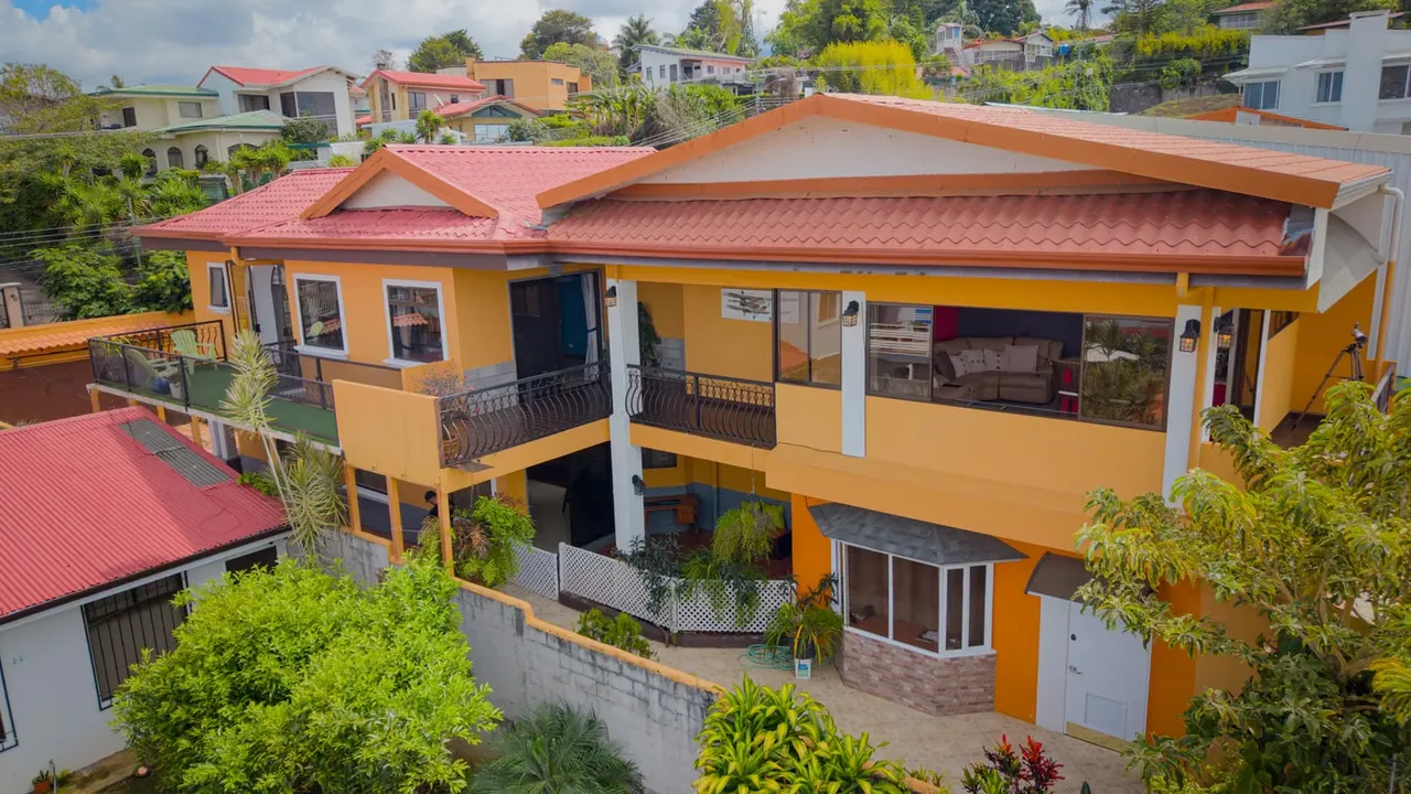 This property is move-in ready. It is located in Concepción de San Rafael de Heredia, an area surrounded by nature, fresh air, ...
