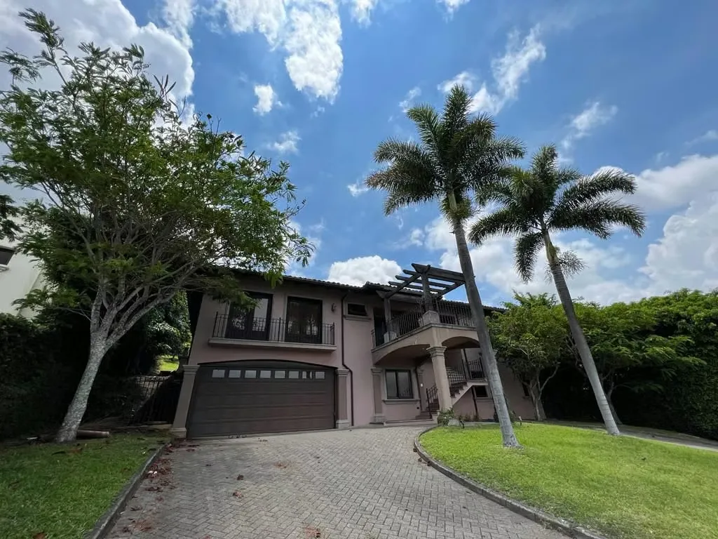 HOUSE FOR RENT IN CERRO ALTO/ ESCAZÚ