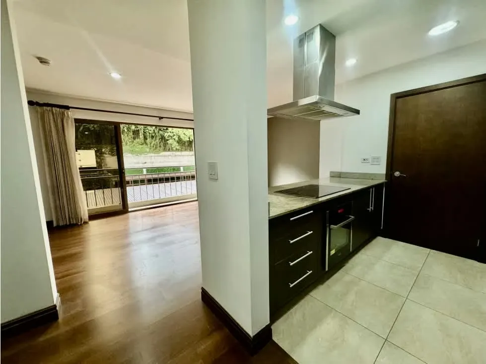 Venta de apartamento en torre de 7 pisos con ascensor, ubicada en privilegiada zona de alta plusvalía residencial y comercial de la zona este de San José, por su cercanía a ... — photo 3