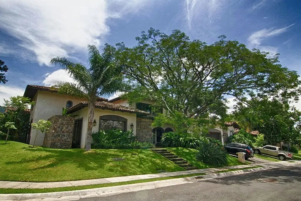 SANTA ANA HOUSE FOR SALE, PIEDADES. HACIENDA REAL CONDOMINIUM