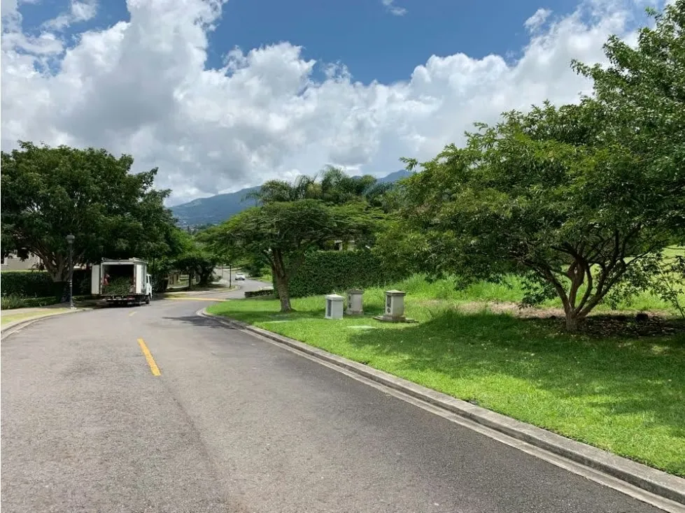 Espectacular lote con Vista ubicado en el Condominio Cerro Alto, en Guachiplelín Sur, Escazú.