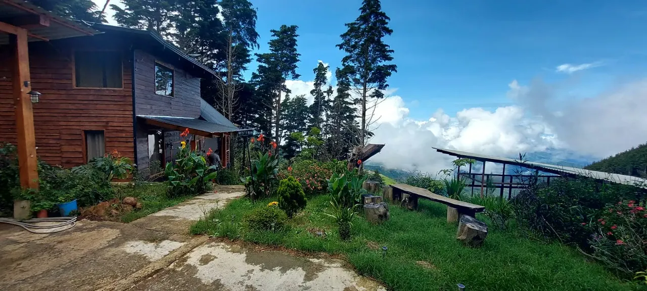 House for Sale in Acosta, Cabin Style, with Jacuzzi and Mountain Views