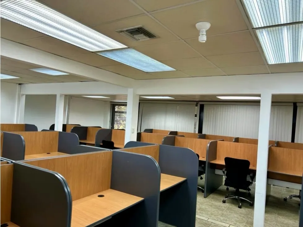 Se vende excelentes oficinas amplias ubicadas en Rohrmoser, Nunciatura.