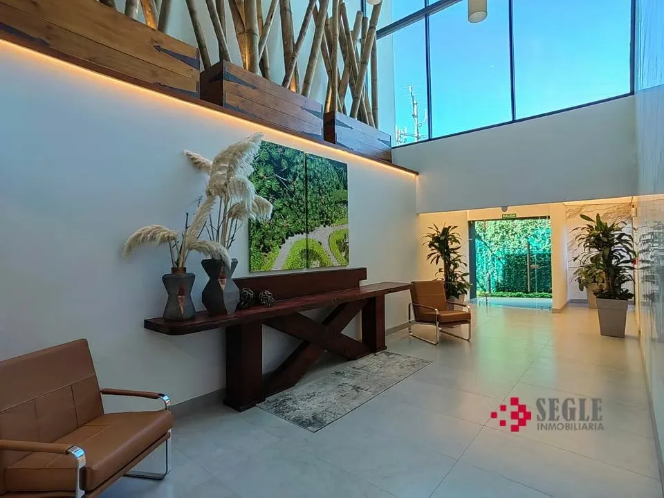 Luxury apartment, located in Escazú Centro; in a new condominium, with modern architectural design, with luxurious finishes and surrounded by nature.