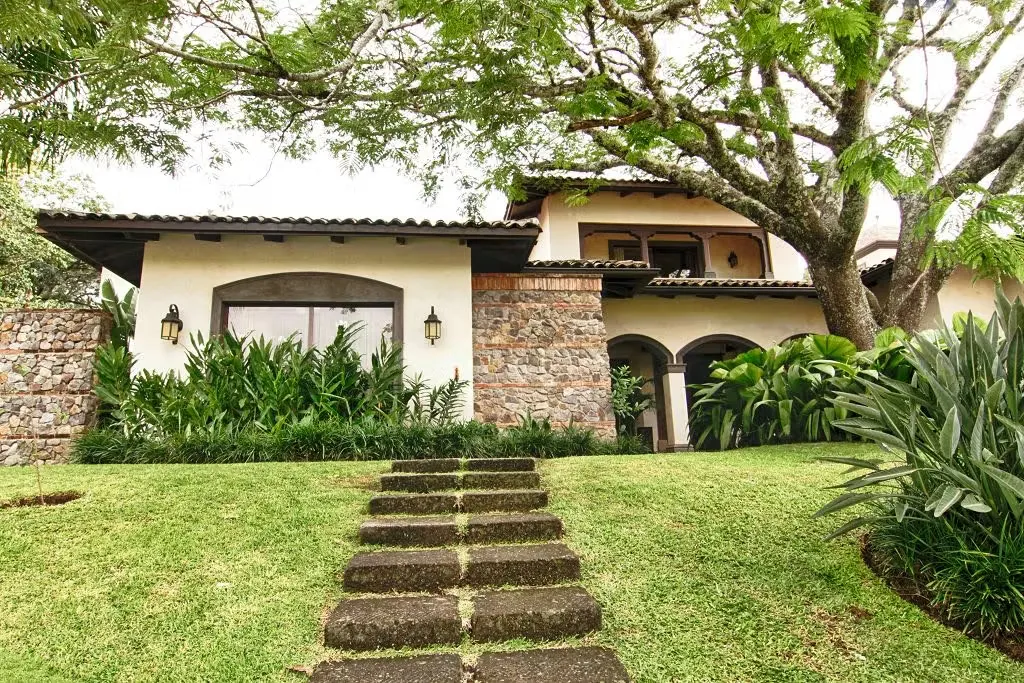 Discover Hacienda Los Jardines, this exceptional two-level residence located in the prestigious community of Santa Ana. Spanning a generous 1,581m² lot, this luxury home marries modern ...