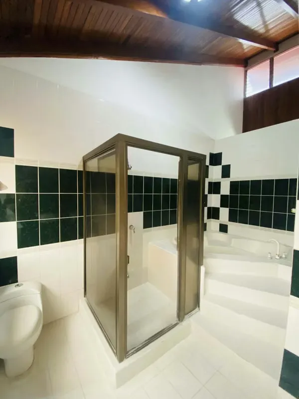 Venta de casa en la uruca con magnífica ubicación. — photo 2