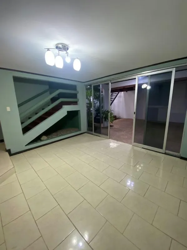 Venta de casa en la uruca con magnífica ubicación. — photo 4