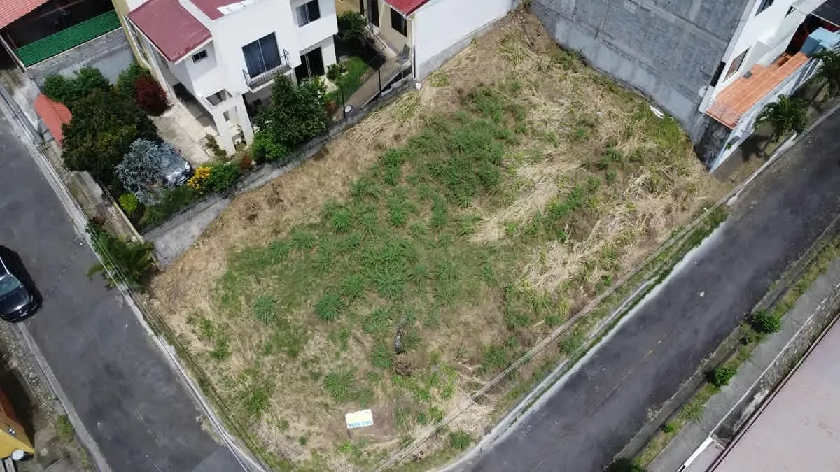 Corner lot with amazing mountain views in Brasil of Santa Ana.