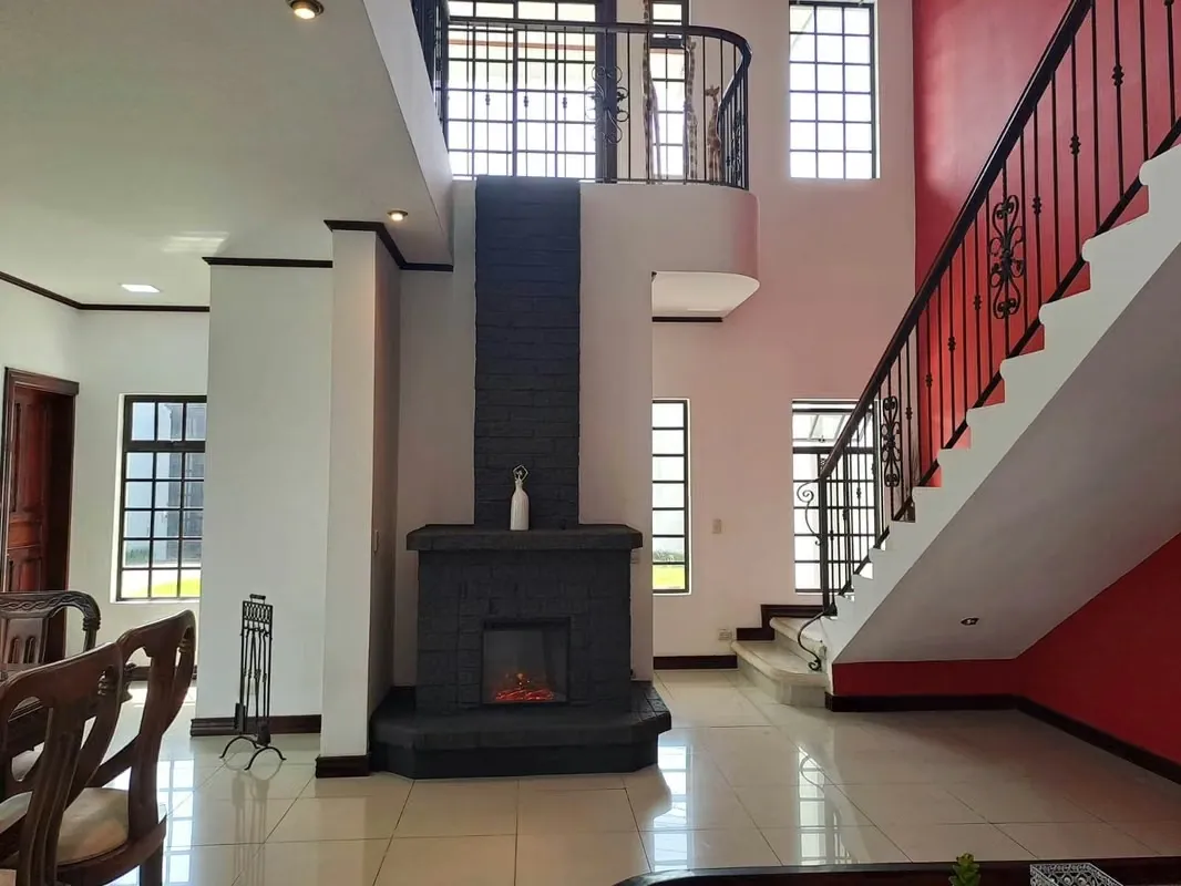 This beautiful house with 4 bedrooms, two floors, swimming pool, and play area is located in Santo Domingo de Heredia, in the District of San Vicente. A very convenient area to get to ... — photo 5