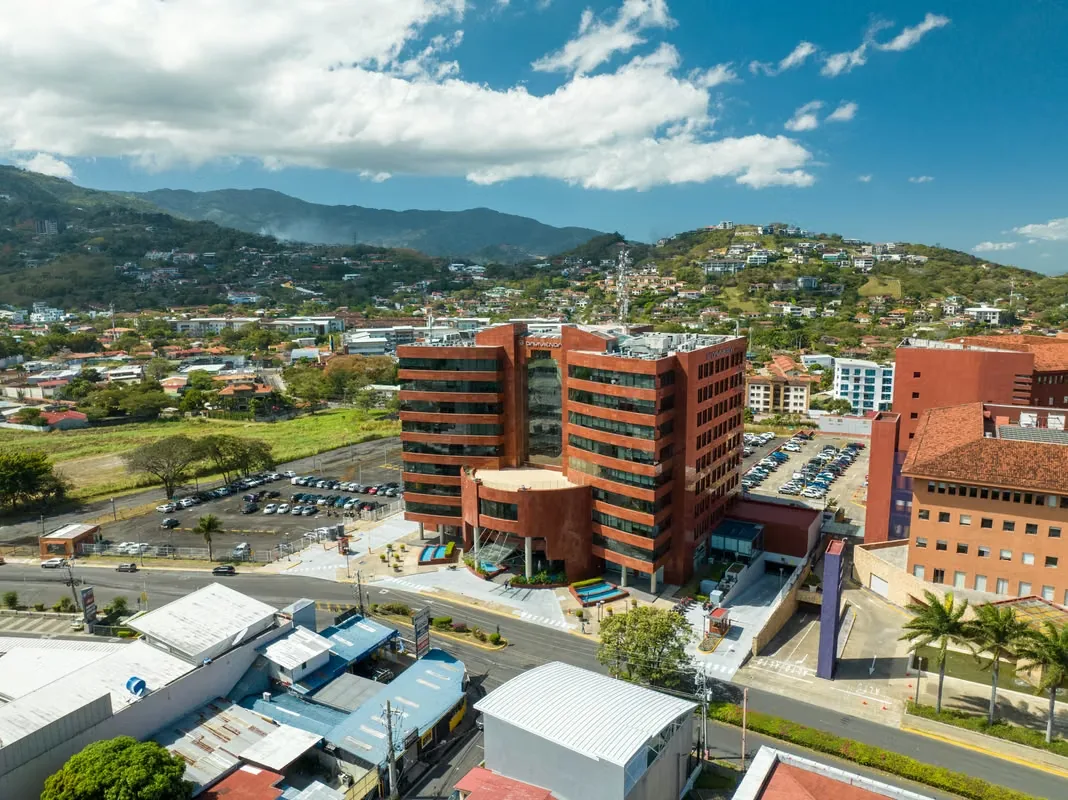 Ubicado en el corazón comercial de la capital Meridiano Business Center pone a su disposición un conjunto de instalaciones versátiles y acogedoras y servicios de la más alta calidad ... — photo 5