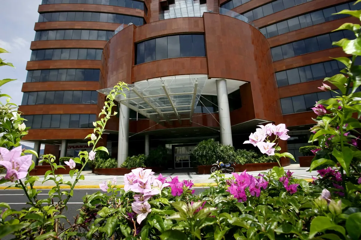 Ubicado en el corazón comercial de la capital Meridiano Business Center pone a su disposición un conjunto de instalaciones versátiles y acogedoras y servicios de la más alta calidad ... — photo 4