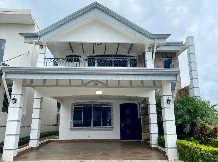 Condominium home for sale in Santo Domingo, Heredia.