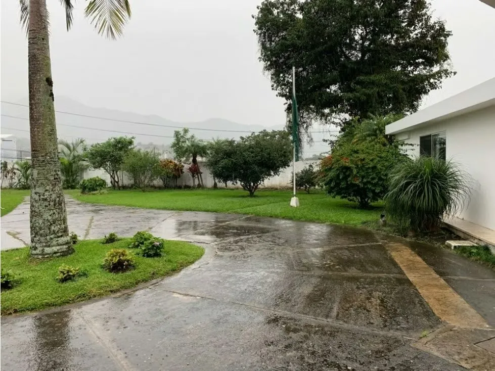 Se vende preciosa propiedad como TERRENO ubicada en Sabana Oeste, cerca de la Ucimed sobre calle principal.