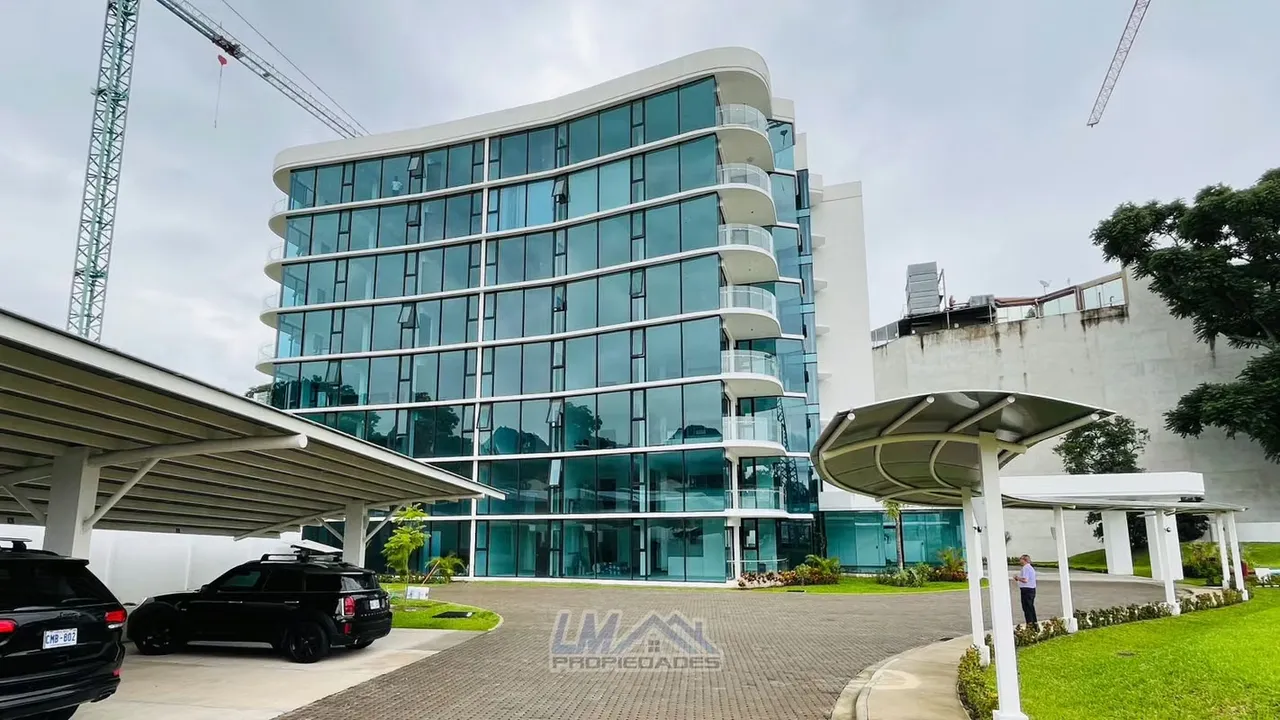 With a privileged location, in one of the areas with the highest added value in San José. Easy access to restaurants, supermarkets and hardware stores and more...