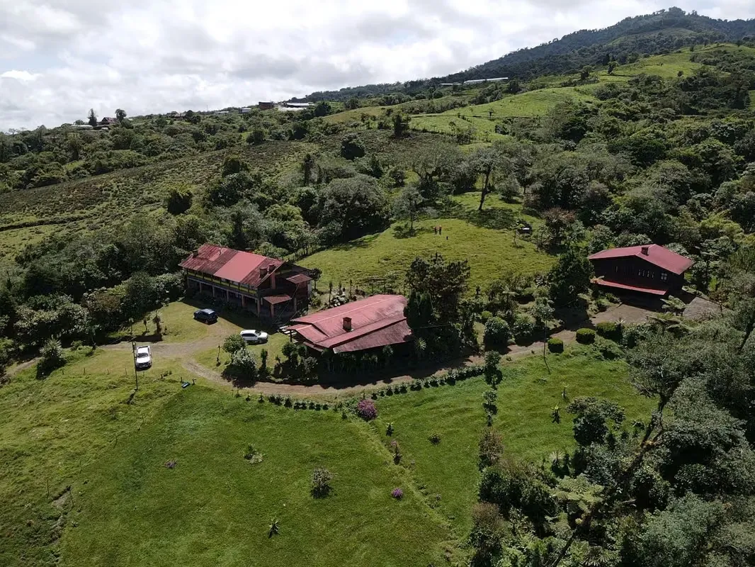 Mountain property with 4 apartments and 3 houses and 360°
