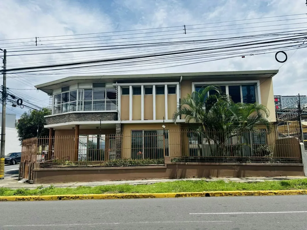 This mixed-use property is ideal for different businesses, such as restaurants, boutique hotels, real estate development ...