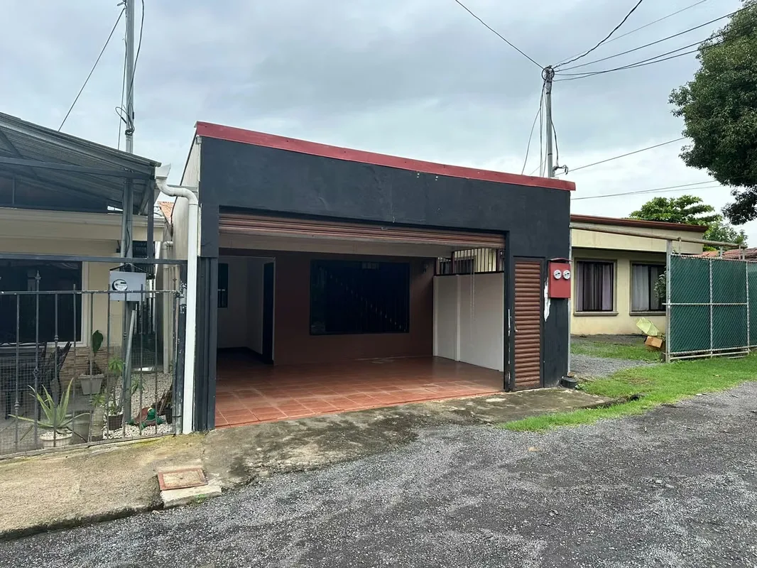 Located in the Orotina area, in a safe, quiet and fresh area to live or invest.