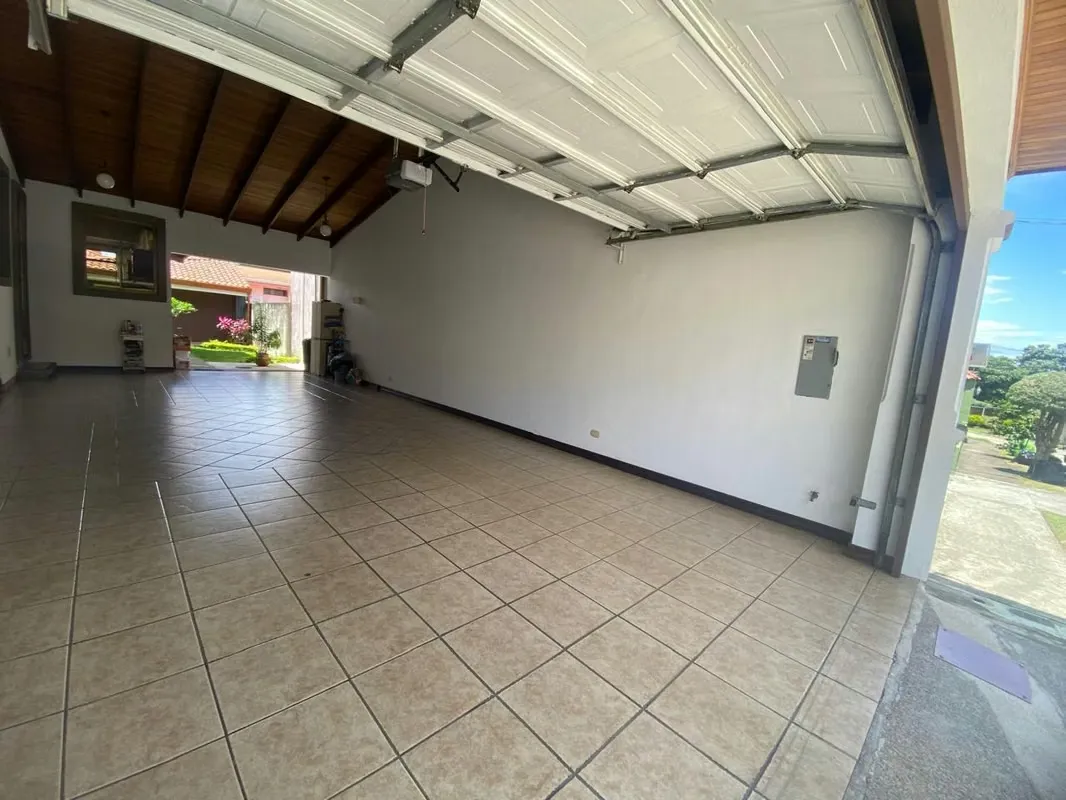 Large house sale in condominium in San Pablo de Heredia. — photo 2