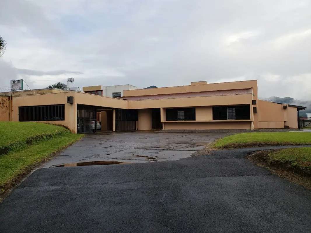 ¡Venta de propiedad comercial en la Calle Vieja a Tres Ríos!