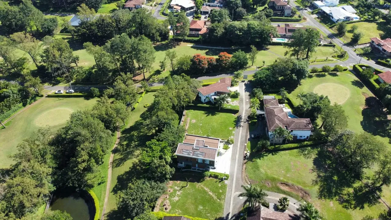 Are you looking for the perfect place to build your dream home? In Hacienda Los Reyes we offer lots in an ...