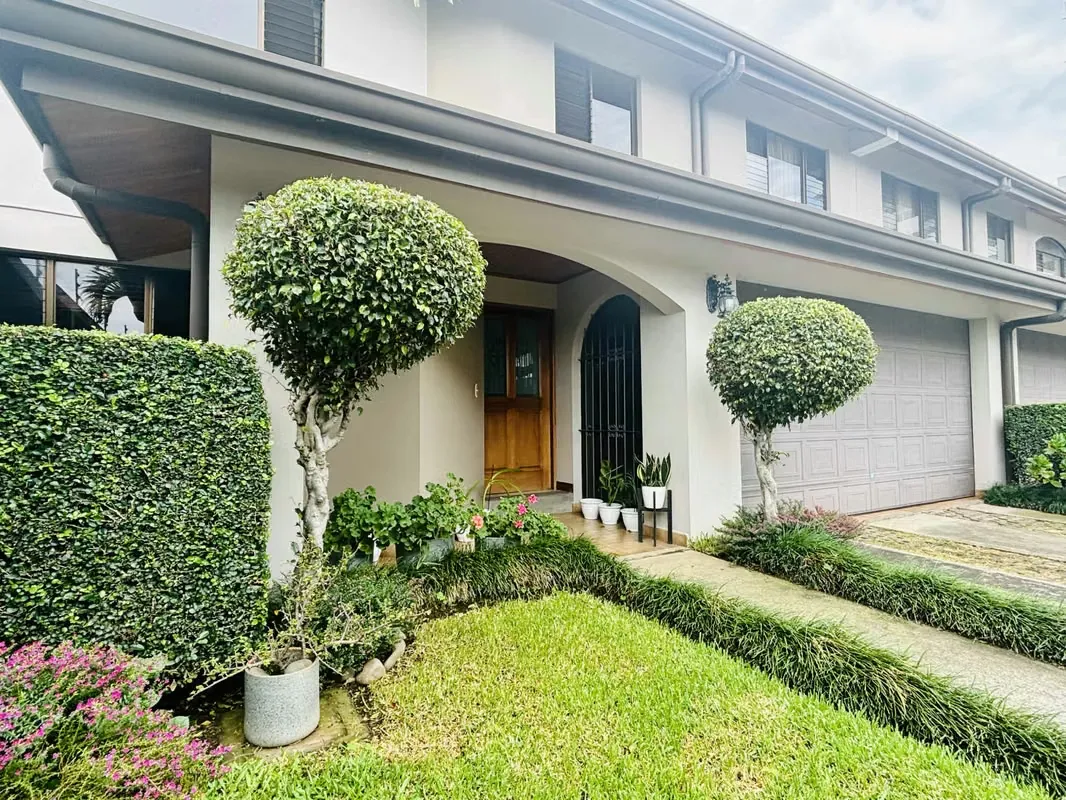 Se vende casa en condominio en Sabana Norte