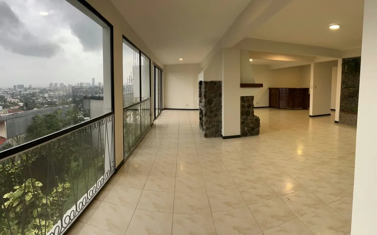 VENTA Casa Bello Horizonte Escazú with beautiful visit. Freshly remodeled