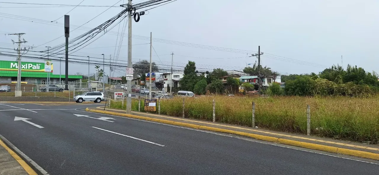 It sells corner lot in San Pablo de Heredia, diagonal to the new Pali and 200 meters west of the municipality. This property has access to a national route on one side, making it ideal ... — photo 2