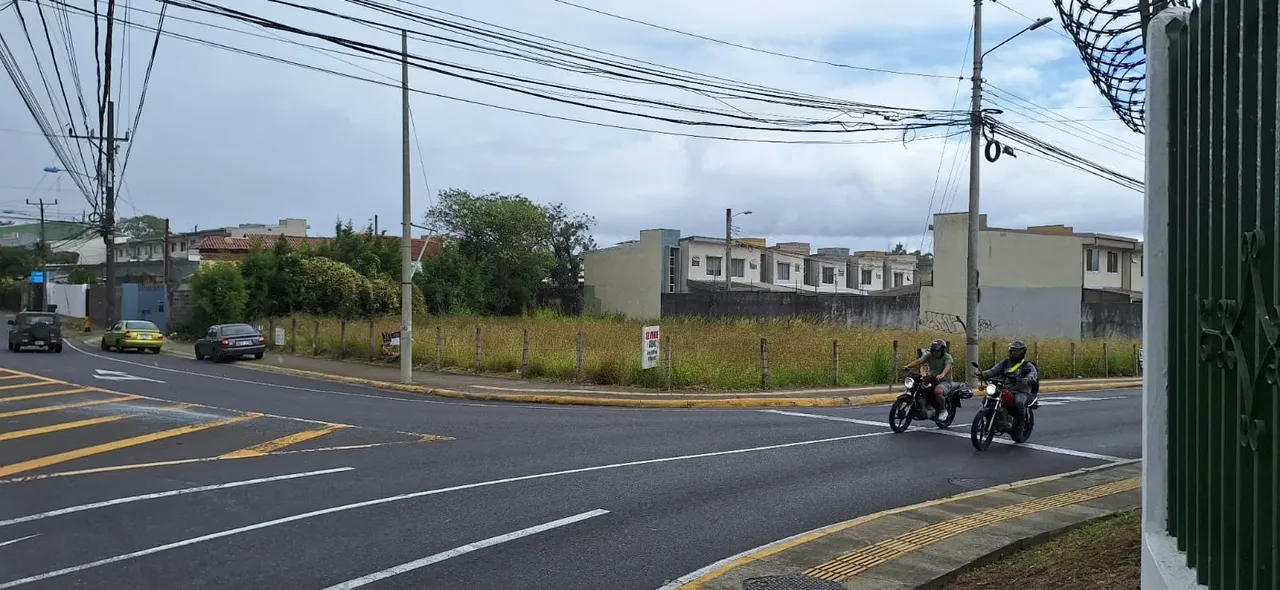 It sells corner lot in San Pablo de Heredia, diagonal to the new Pali and 200 meters west of the municipality. This property has access to a national route on one side, making it ideal ... — photo 3