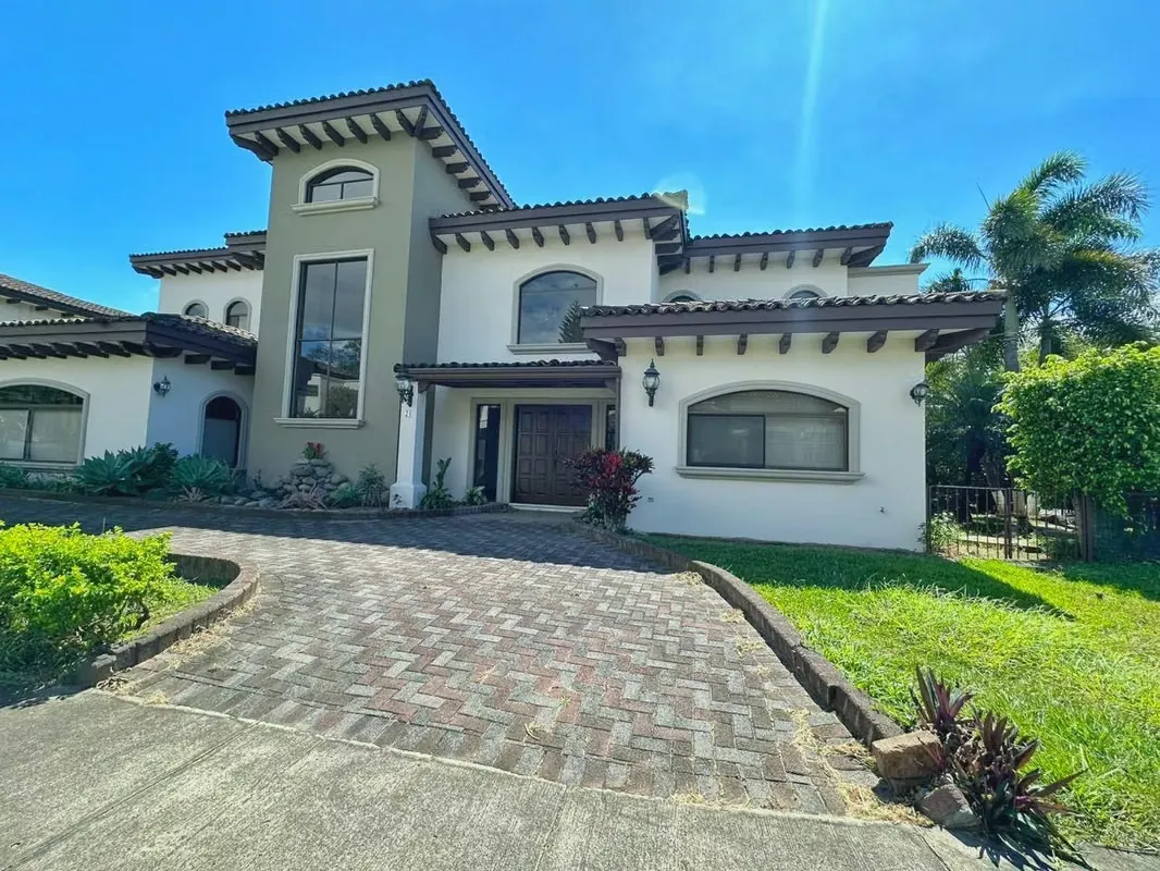 LUXURY HOME FOR RENT IN CUTE