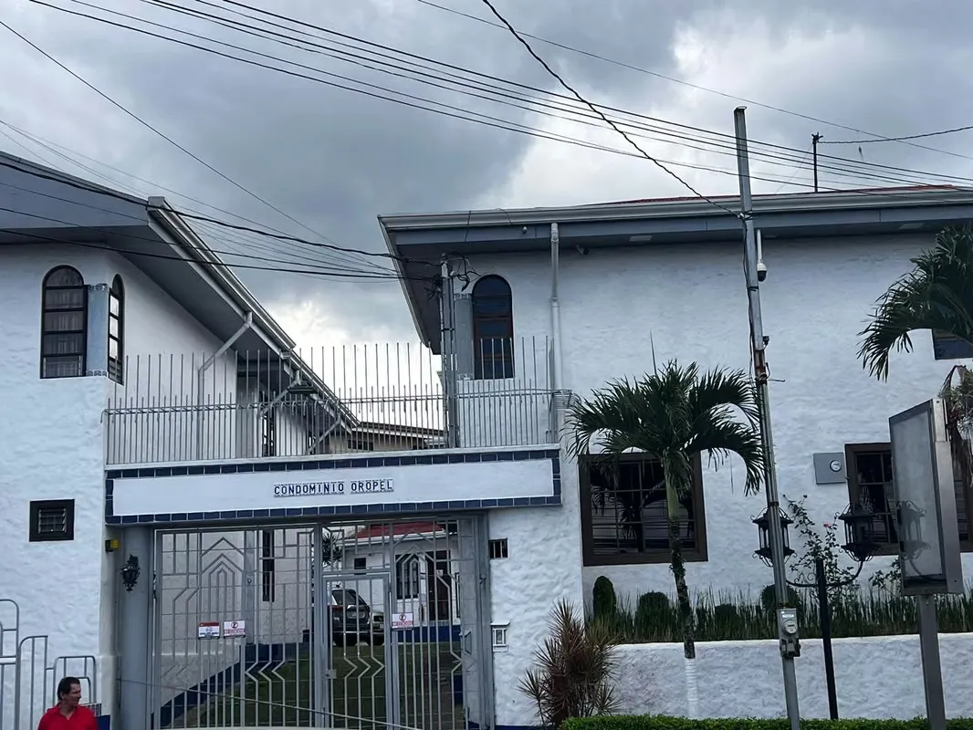 OPPORTUNITY TO BUY HOUSE IN COZY CONDO