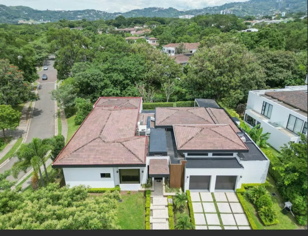 IS RENTED 5.000 IS SOLD HOUSE IN RIO ORO DE SANTA ANA