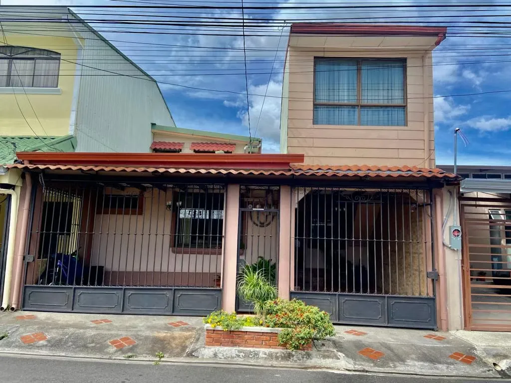 House with Apartment for Sale in El Porvenir, Desamparados ID17221