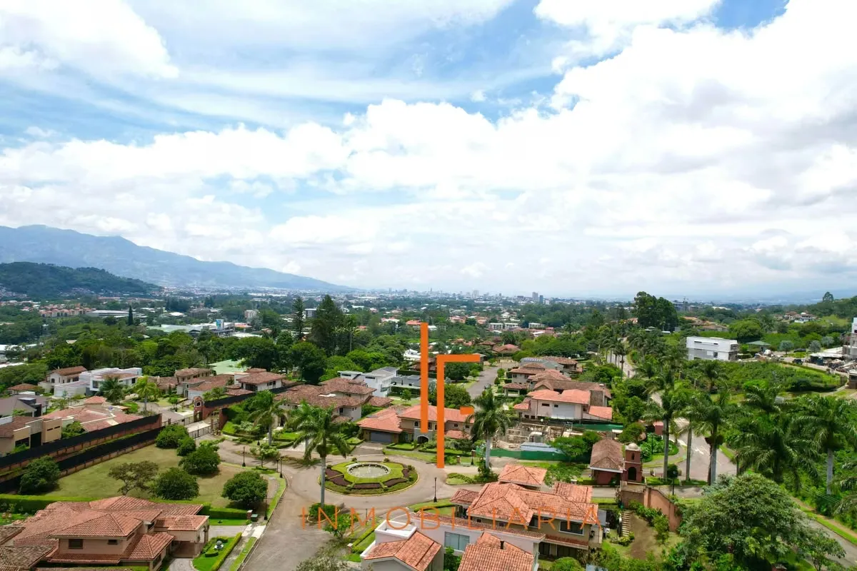 Large Lot of 950 m2 in Luxury Cindo at the best East Zone