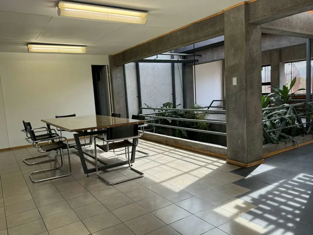 Building for Rent in Paseo Colón — photo 2