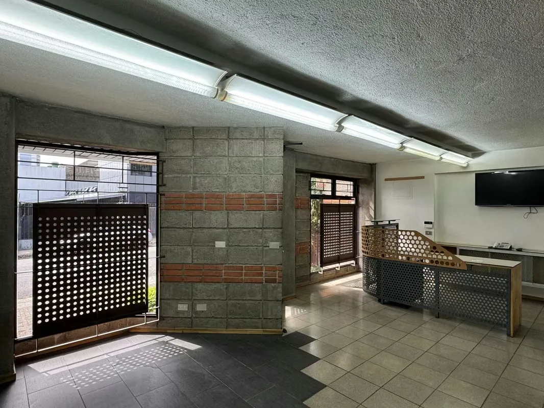Building for Rent in Paseo Colón — photo 3