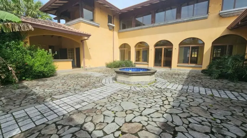 Room house 2 floors: living room, dining room, kitchen, 6 full bathrooms, half bathroom, 8 bedrooms, 2 room TV, laundry, service ...
