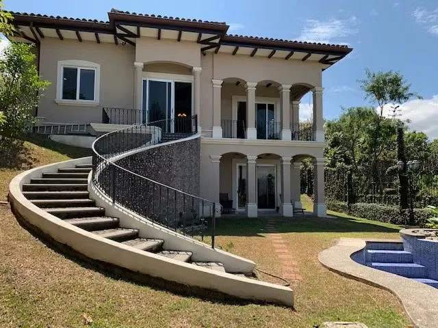 HOUSE FOR RENT IN VILLA REAL SANTA ANA