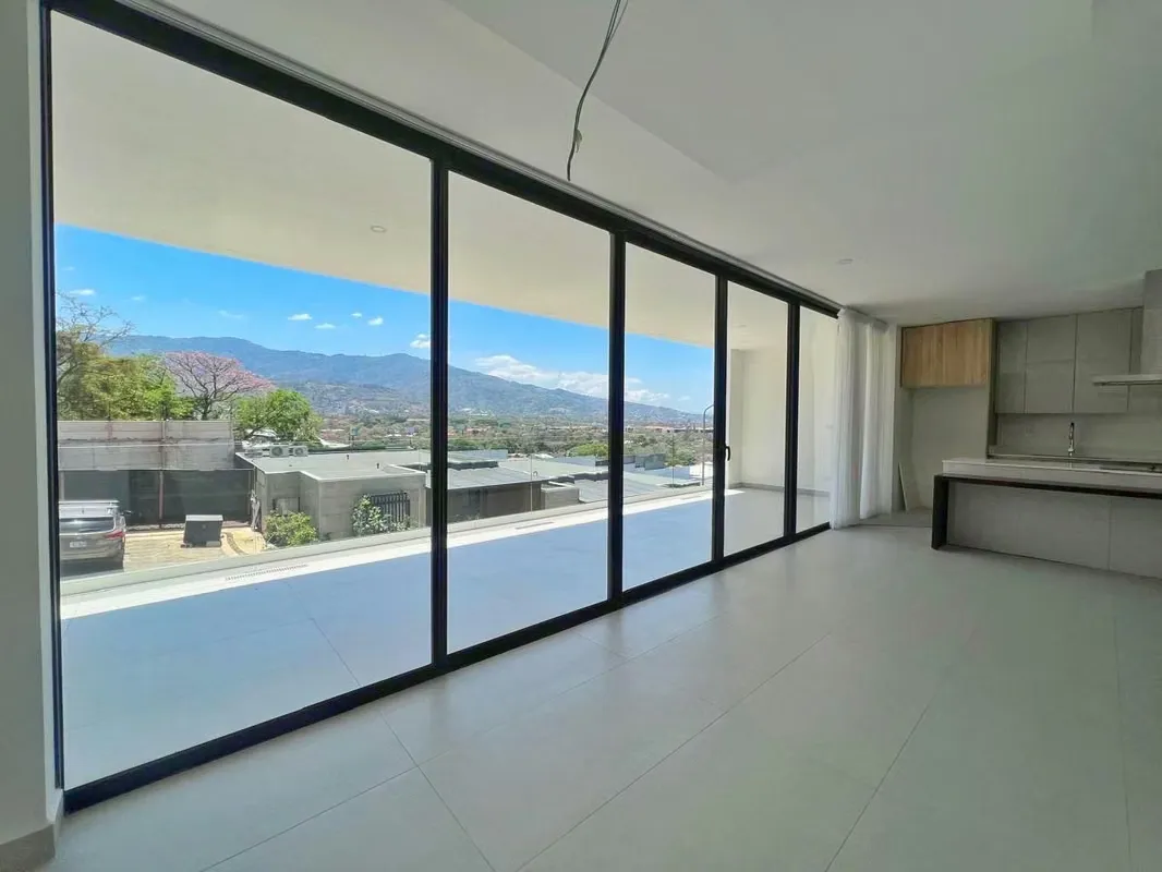 This modern property has a 346 m2 construction distributed on 3 levels, designed to maximize comfort and space: