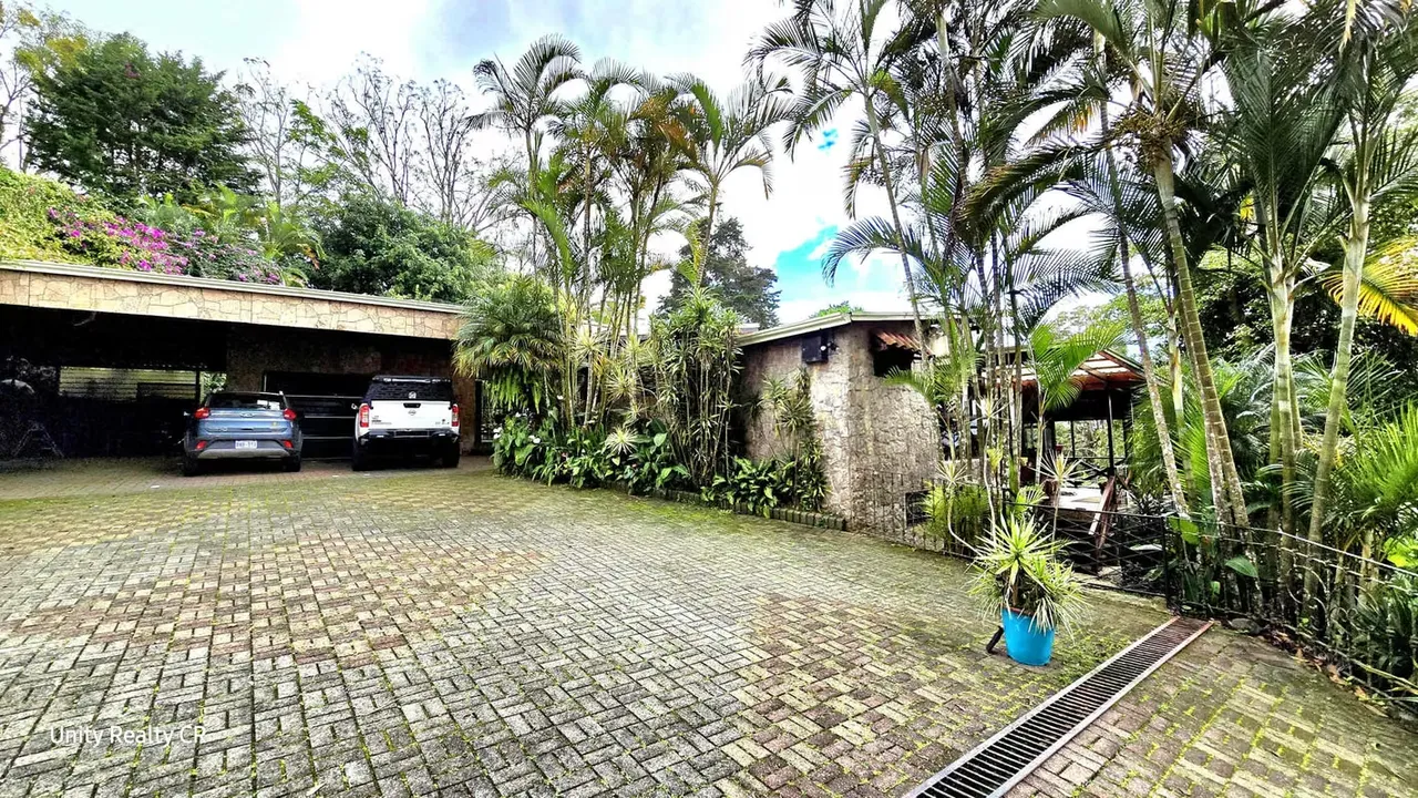 House for sale in San Ramon de Tres Rios with 3 extra Apartments