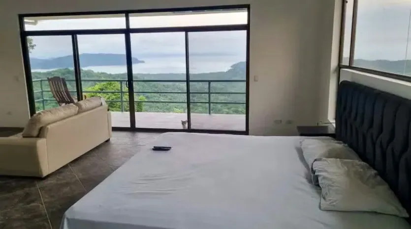 Looking for a place surrounded by nature, privacy and all amenities? This beautiful property is perfect for you.