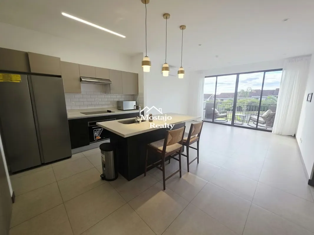 Apartment for sale on the first floor, Parques del Sol Condominium, Santa Ana