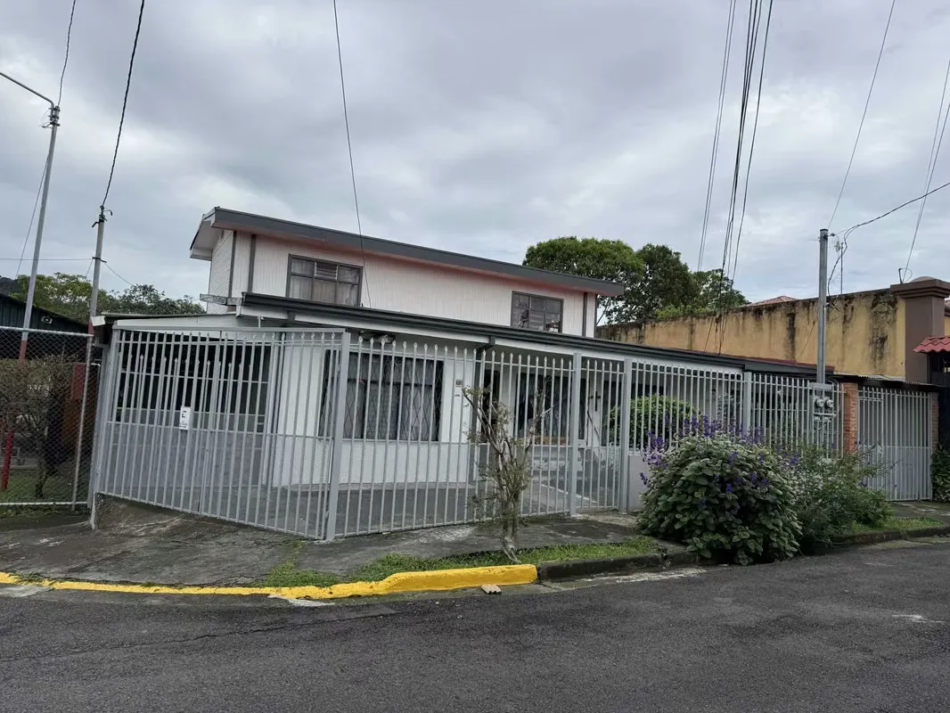 For sale: A property located in a central and low-traffic residential area with excellent accessibility. ...