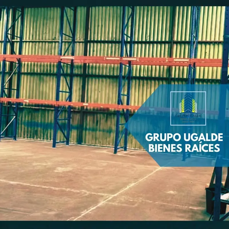 Ubicada en complejo industrial de bodegas con seguridad 24/7, sobre calle principal cerca de la autopista