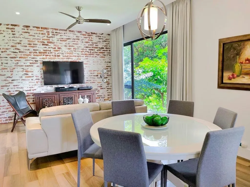 3 LEVEL HOUSE RENTAL IN SANTA ANA