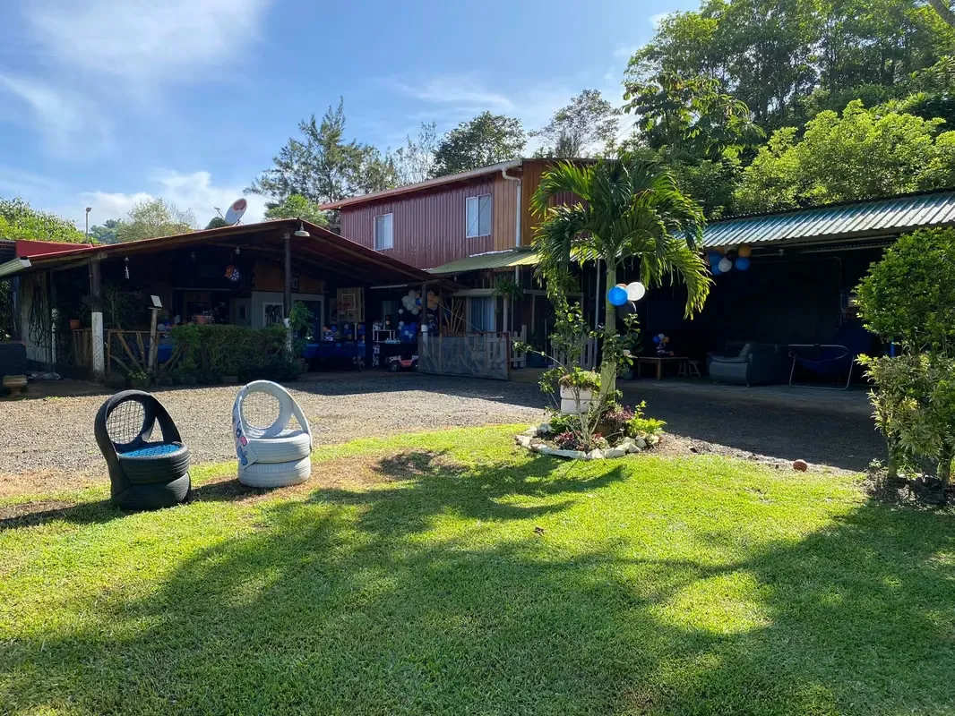 Casa en venta en San Ramon, con apartamento, amplio lote, estanque tilapias, cancha de futbol