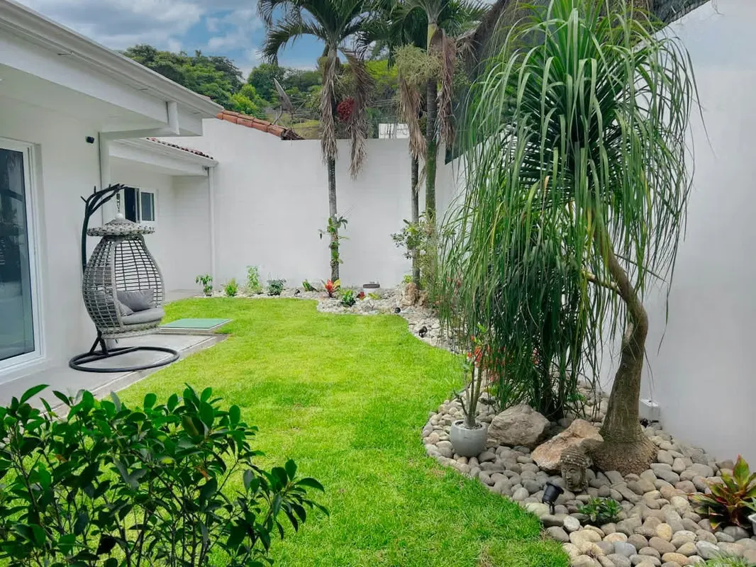 SALE OF HOUSE, A PLANT, RESIDENTIAL-SANTA ANA