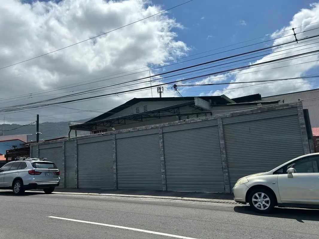In the heart of Santa Ana Centro, this winery is on sale that offers a wide range of amenities to meet the most demanding business needs. With five spacious parks, each equipped with an ...