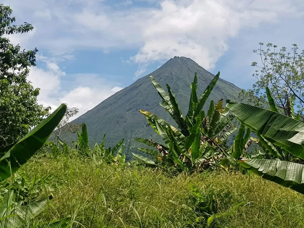 Finca en venta en La Fortuna 2.5 hectáreas vistas al Volcán Arenal