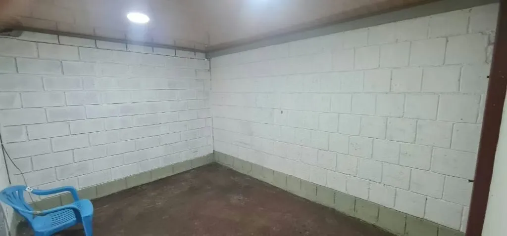 Bodega alquiler San José La Uruca Tibás con trifásico Área: 451m2 + oficinas Precio: 1.800.000= colones + iva Cuenta con trifásico 150 kva 2 parqueos fijos al frente y otros ... — photo 5