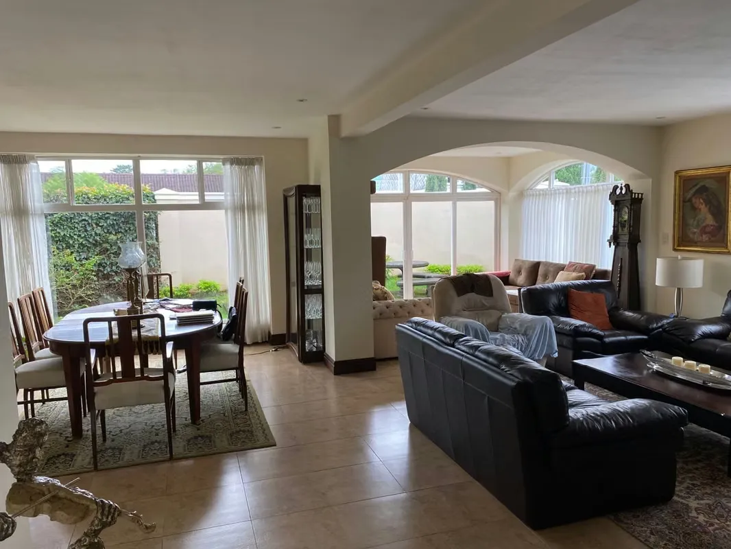 CASA de LUJO IMPECABLE AYARCO SUR CURRIDABAT CONDOMINIO
